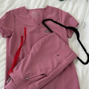 Figs pink Scrub top and bottom size XS PETITE